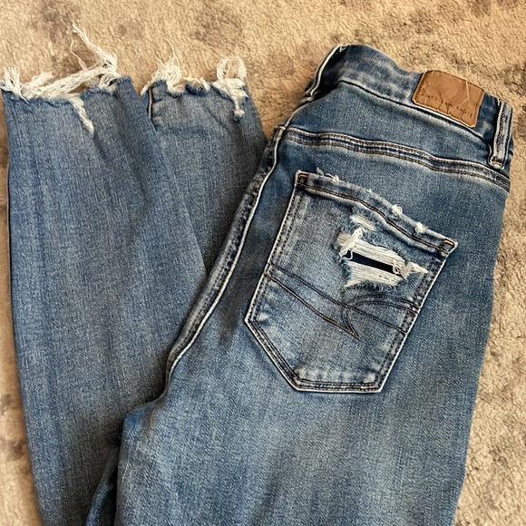 AEO Distressed Jeans - Picture 2 of 6